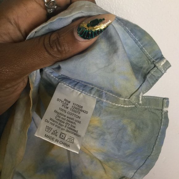 Junk Food Clothing Crop Top Women Size Small Blue Yellow Tie Dye Button-Up - Picture 5 of 5